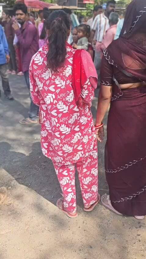 यह वायरल वीडियो लाभ मुनि नेत्रालय के पास सड़क मार्ग पर ही बड़ा गड्ढा खोदने से नाराज स्थानीय रहवासियों द्वारा सड़क मार्ग बंद कर दिया है।, वार्ड 26 बालाजी नगर वालो ने किया विरोध।
