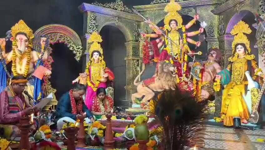 କୋରାପୁଟ ସହର: କୋରାପୁଟ ପୋଲିସ ପଡ଼ିଆ ଦୁର୍ଗାପୂଜା: ମୂର୍ତ୍ତି ମାଧ୍ୟମରେ ମିଳୁଛି ସାମାଜିକ ସଚେତନତା