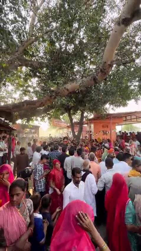 झाडोल: आवरड़ा में भजन संध्या में जुटे हजारों श्रद्धालु, मां चामुंडा मंदिर में महाआरती और ज्वारा विसर्जन