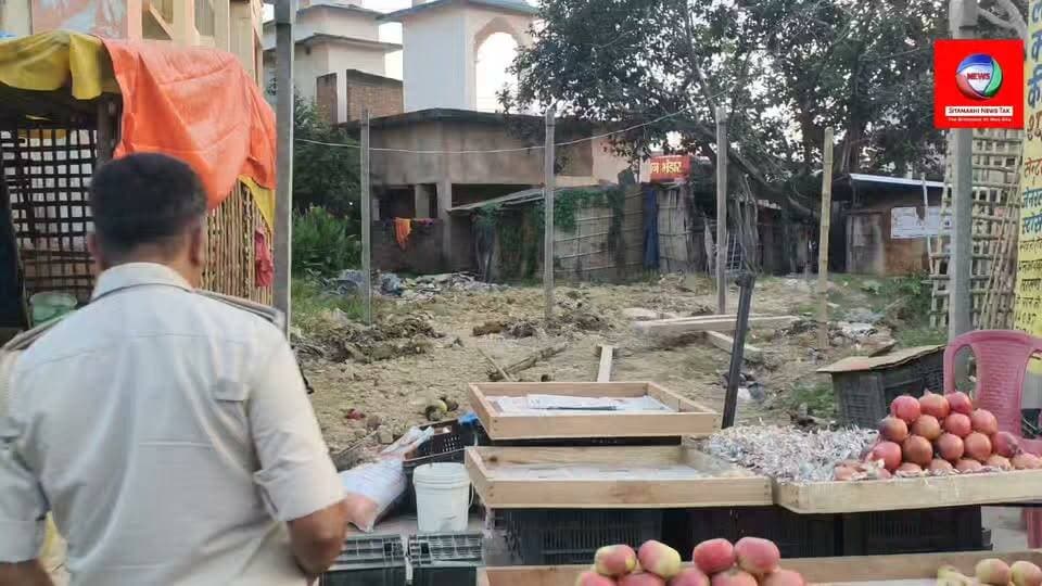 सुरसंड में स्वास्थ्य केंद्र की जमीन पर अवैध कब्जे की कोशिश! पुलिस के पहुंचते ही सभी कामगार फरार, नगर पंचायत अध्यक्ष ने डीएम-एसपी समेत वरीय पदाधिकारियों को कराया अवगत
#सुरसंड #सीतामढ़ी #अवैधकब्जा #सामुदायिकस्वास्थ्यकेंद्र #पप्पूकुमारचौधरी #डीएमतनयसुल्तानिया #एसपीअमितरंजन #एसडीपीओसुनीताकुमारी #एसडीएमगौरवकुमार #SursandNews #SitamarhiNews #BiharNews #BreakingNews