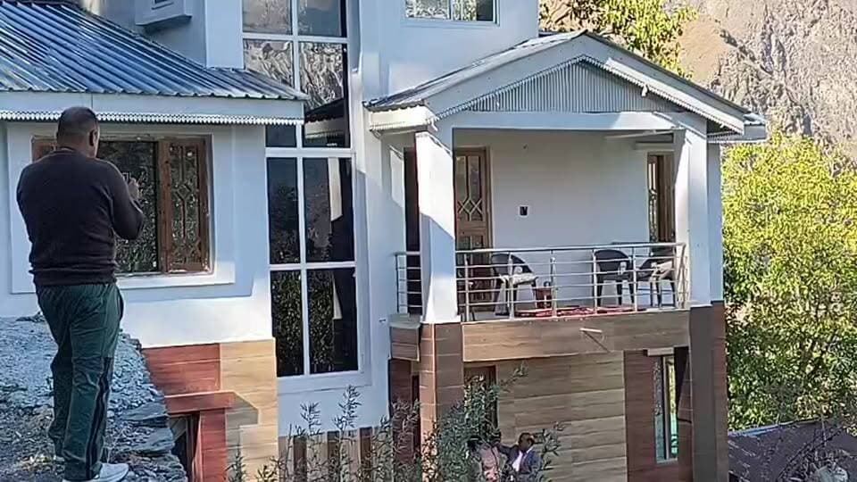 मुख्यमंत्री सुक्खू का भरमौर दौरा तय, दो दिन होली में रहेगा प्रवास; विकास परियोजनाओं के उद्घाटन और शिलान्यास से साधेंगे सियासी समीकरण
22 अक्तूबर को होली पहुंचेंगे मुख्यमंत्री, जनसभा के जरिए जनता से करेंगे संवाद; 23 अक्तूबर को पीएम श्री स्कूल के विद्यार्थियों से भी करेंगे बातचीत
होली के सुटकर गांव में होगा मुख्यमंत्री का रात्रि विश्राम