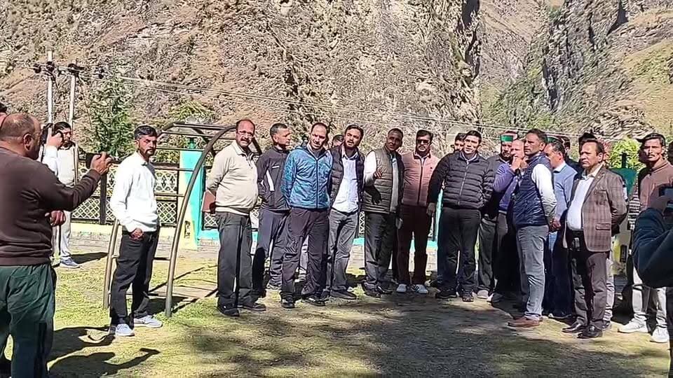 मुख्यमंत्री के 22 अक्टूबर को भरमौर के होली दौरे को लेकर प्रशाशन तैयारीयों में जुटा होली पहुंचे उपायुक्त सहित वरिष्ठ अधिकारी