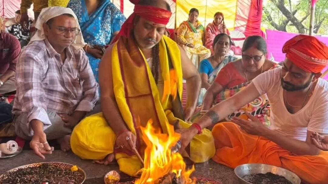 বারাবনী: আসানসোলে মহাষ্টমীতে বিধায়ক কৃষ্ণেন্দু মুখার্জির কন্যাপূজা ও গৃহযজ্ঞ