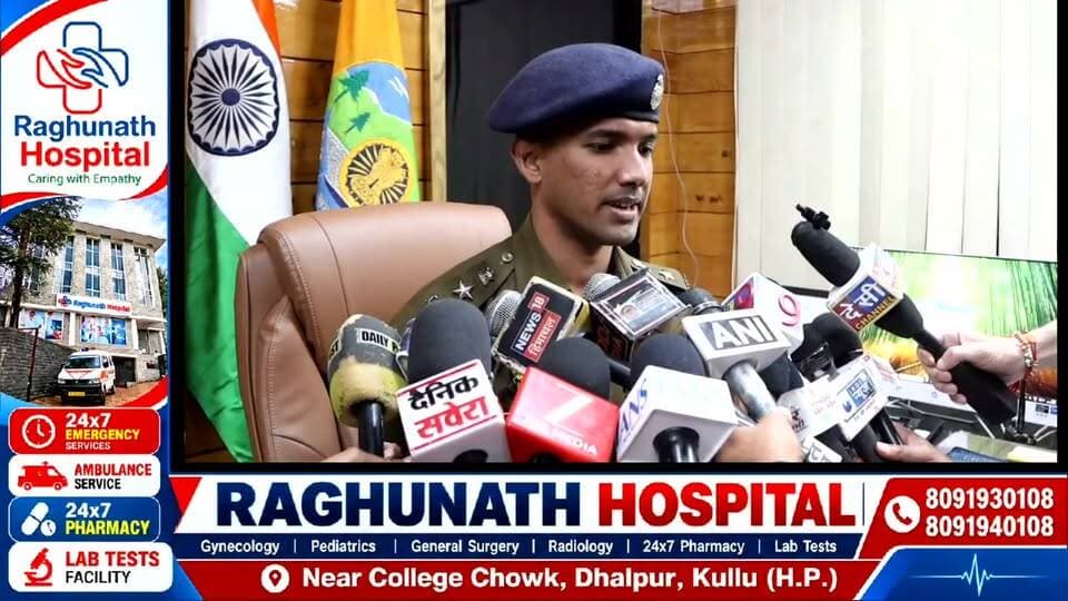 1125 पुलिस और 140 होमगार्ड जवान संभालेंगे रूरक्षा का जिम्मा
6 सेक्टर में डीएसपी रैंक के अधिकारी संभालेंगे कुल्लू शहर की सुरक्षा
155 सीसीटीवी कैमरों की नज़र में रहेगा पूरा मेला
5 ड्रोन कैमरा के माध्यम से संदिग्धों पर नज़र रखेगी कुल्लू पुलिस :- एसपी कुल्लू अभिषेक सेकर Kullu Times Kullu Police