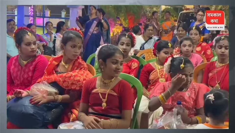 ক্যানিং থানার পুলিশ প্রশাসনের মানবিক উদ্যোগ, খুদেদের হাতে তুলে দেওয়া হল উপহার
