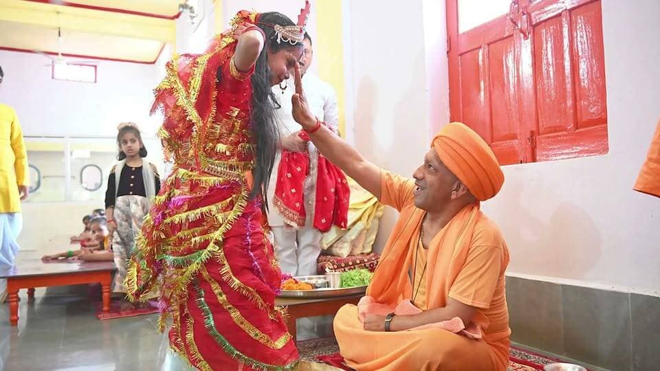 योगी आदित्यनाथ ने गोरखनाथ मंदिर में किया कन्या पूजन, प्रदेशवासियों की सुख-समृद्धि के लिए की प्रार्थना
#YogiAdityanath #योगीआदित्यनाथ #कन्यापूजन #महानवमी #शारदीयनवरात्रि #गोरखनाथमंदिर #GorakhnathMandir #Navratri2026 #MahaNavami #CMYogi #जयमातादी #UttarPradesh #Gorakhpur #नवरात्रि