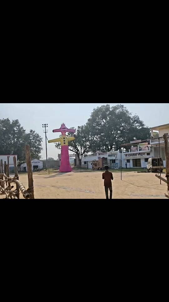 दुद्धी में विजयादशमी पर 51 फीट ऊंचे रावण पुतले का होगा दहन, जौनपुर के कलाकारों ने तैयार किया आकर्षक पुतला