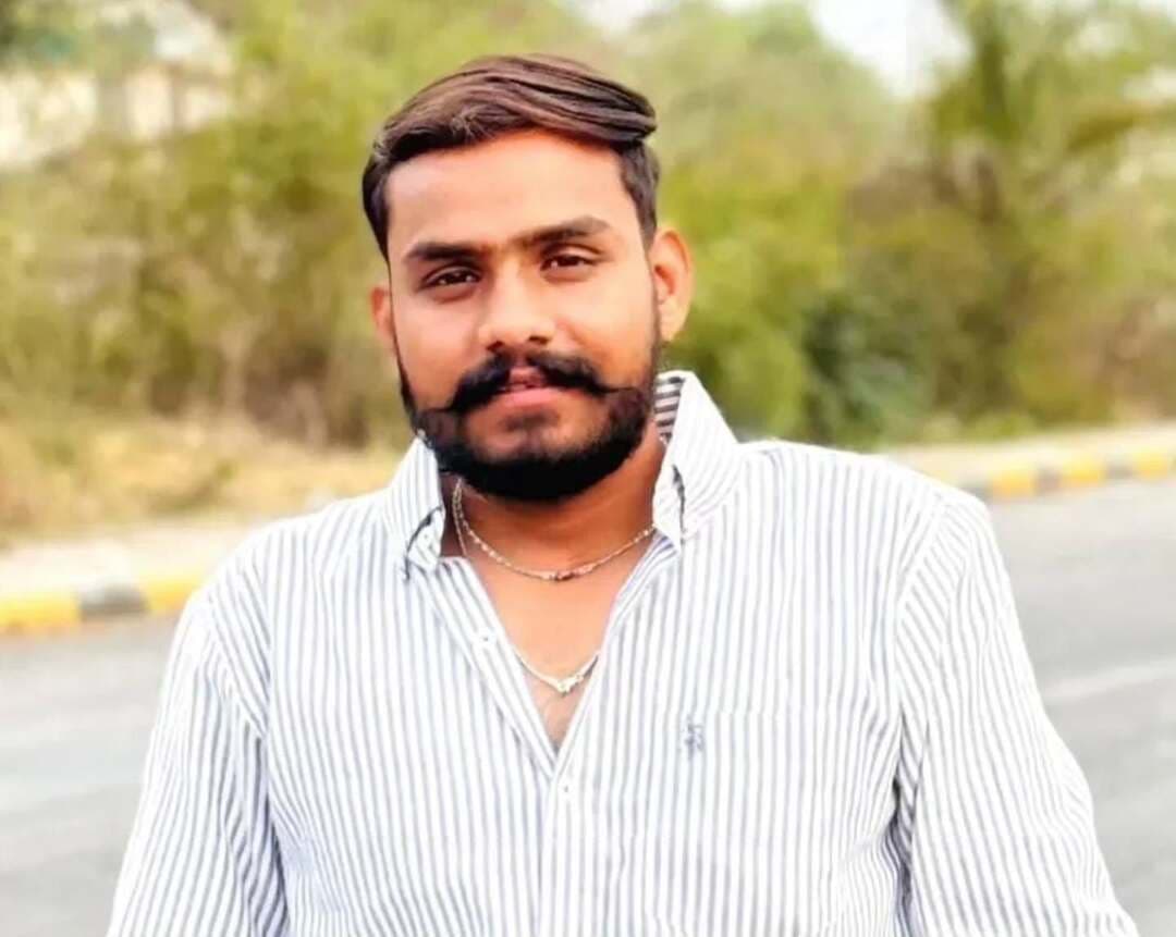 NSUI राजस्थान में नई नियुक्तियां: मुकेश चौधरी बने प्रदेश महासचिव, जैकी मीणा और दिनेश सिंह चौहान को प्रदेश सचिव की जिम्मेदारी
भारतीय राष्ट्रीय छात्र संगठन (NSUI) राजस्थान की कार्यकारिणी में शीर्ष नेतृत्व के निर्देशानुसार नई संगठनात्मक नियुक्तियां की गई हैं।
जारी नियुक्ति पत्रों के अनुसार, श्री मुकेश चौधरी को NSUI राजस्थान का प्रदेश महासचिव मनोनीत किया गया है। वहीं, संगठन को मजबूती प्रदान करने के लिए श्री दिनेश सिंह चौहान और श्री जैकी मीणा को प्रदेश सचिव पद की महत्वपूर्ण जिम्मेदारी सौंपी गई है।
यह आधिकारिक नियुक्ति पत्र NSUI राजस्थान के संगठन महासचिव मुकेश नराणियां द्वारा जारी किए गए हैं। पत्र में उम्मीद जताई गई है कि सभी पदाधिकारी निष्ठा, समर्पण और ईमानदारी के साथ अपने दायित्वों का निर्वहन करते हुए संगठन को सशक्त बनाएंगे।