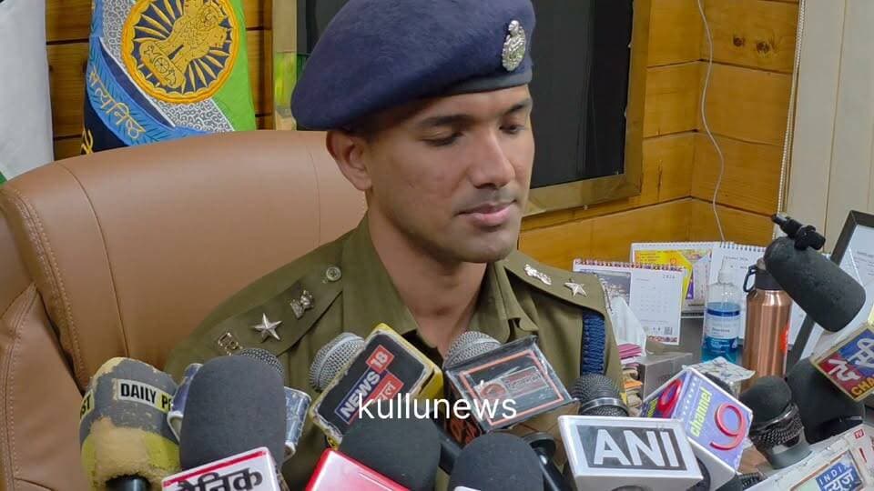 दशहरे में सुरक्षा व्यवस्था को लेकर SP महोदय ने कहा की लगभग 1125 पुलिस जवान और 150 के लगभग होमगार्ड जवान रहेंगे तैनात
