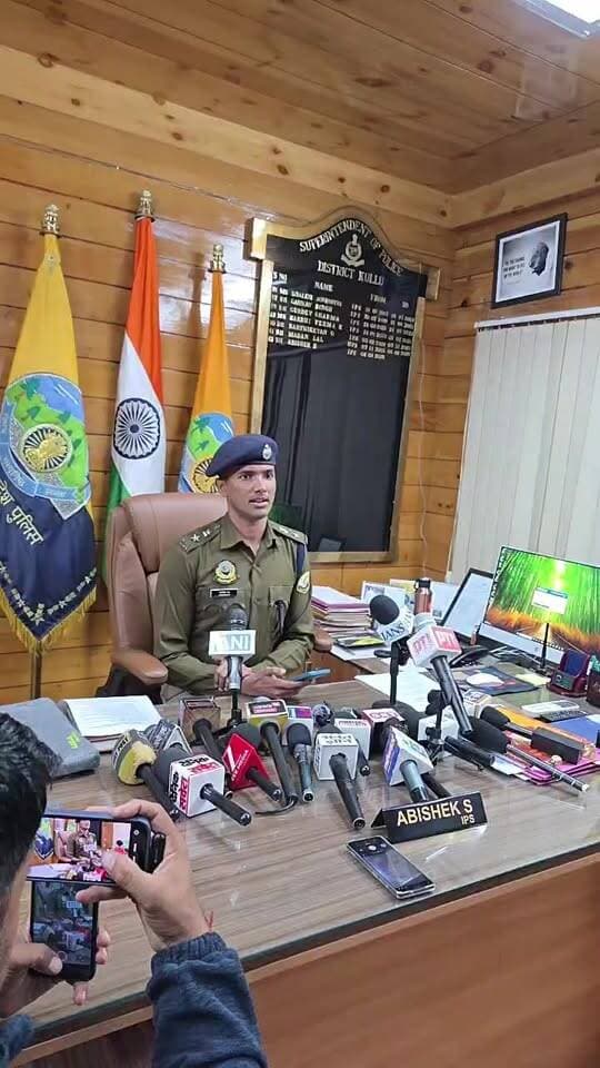 कुल्लू लाइव दशहरे में सुरक्षा व्यवस्था को लेकर SP महोदय कर रहे प्रेस वार्ता