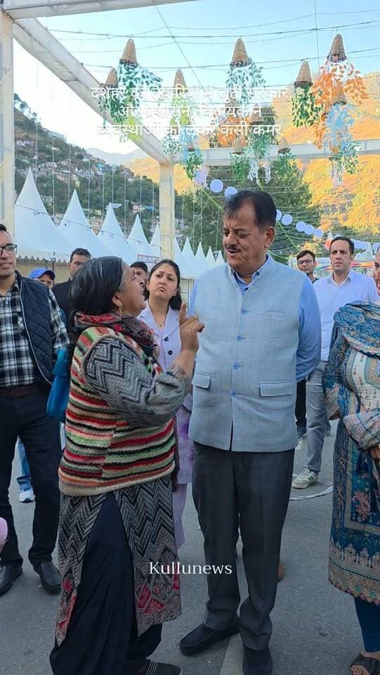 दशहरे की तैयारियों में जुटी सरकार और प्रशासन, विधायक सुंदर सिंह ने व्यवस्थाओं को लेकर कसी कमर
#kullumanlinews #KulluDussehra2026 #kullu #KulluDussehra