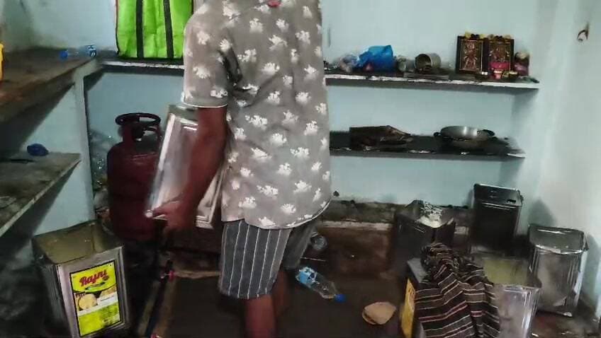 భద్రాచలం: భద్రాచలంలో కల్తీ నెయ్యి తయారీ గుట్టురట్టు: భారీగా నిల్వలు స్వాధీనం