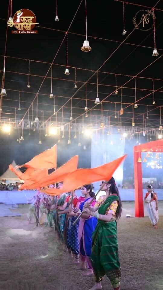 नारी को हर बार दुर्गा का रूप धारण करने की आवश्यकता नहीं, क्योंकि जब नारी स्वयं अपनी शक्ति पहचान लेती है, तब वही दुर्गा बन जाती है।
यही है रुद्ररास का रुद्र रूप!
जहाँ गरबा केवल नृत्य नहीं, बल्कि नारी शक्ति, सनातन संस्कार और धर्म के जागरण का प्रतीक है। जहाँ हर कदम में शक्ति, हर ताल में चेतना और हर चक्र में माँ आदिशक्ति का भाव है।
रुद्ररास — जहाँ नारी केवल गरबा नहीं करती, अपनी शक्ति का जागरण करती है।
जय माता दी!