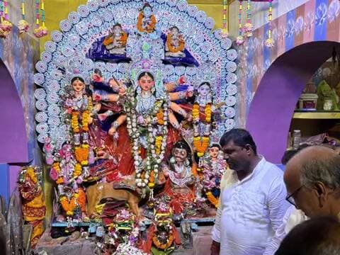 ସୋର: ମହା ଅଷ୍ଟମୀ: ସୋର ବିଧାୟକ ମାଧବ ଧଡା କଲ୍ୟାଣୀ ପଞ୍ଚାୟତର ବିଭିନ୍ନ ମଣ୍ଡପରେ ମାଆଙ୍କ ଦର୍ଶନ