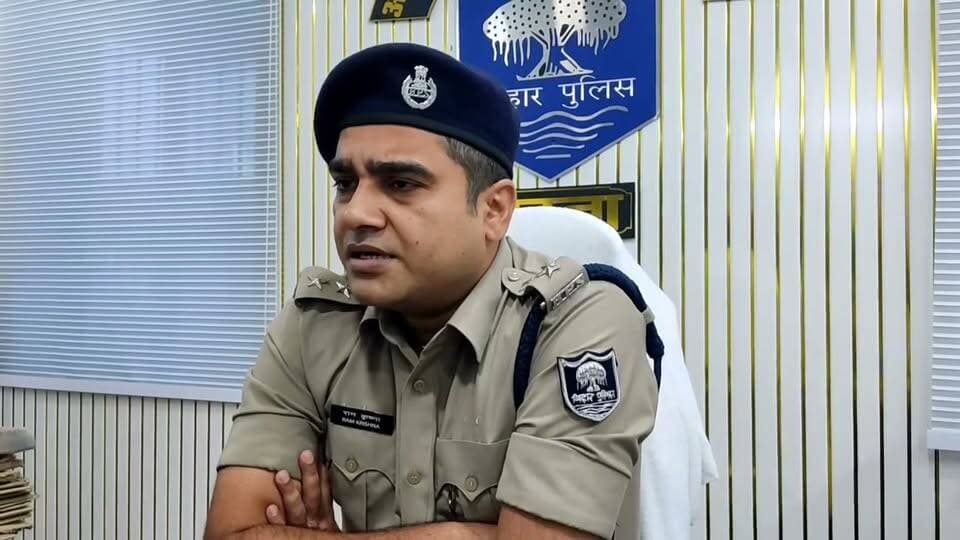 मोकामा विधायक अनंत सिंह अनुज कुमार सिंह और कर्मवीर सिंह पर आदर्श आचार संहिता उल्लंघन मामले में बाढ़ थाने में दो और मोकामा थाने में एक मामला दर्ज