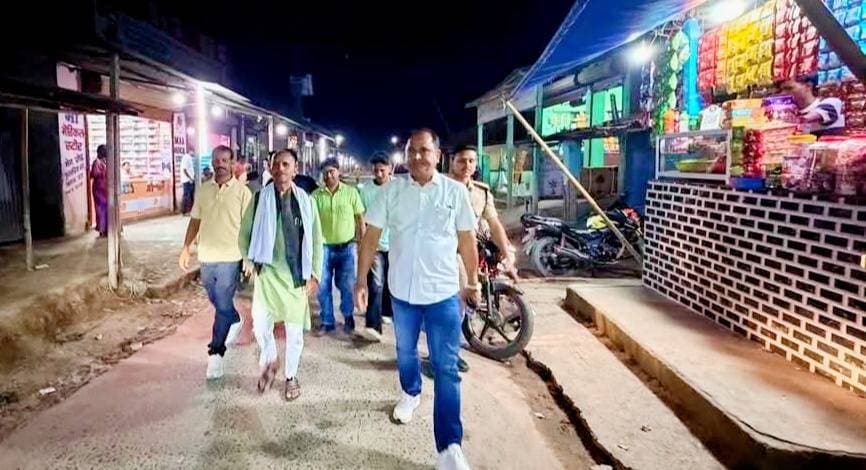 बहादुरगंज 52 विधानसभा के पूर्व विधायक अंजार नईमी ने आज दिनांक 19-10-2026 को टेढ़ागाछ प्रखंड के फुलबड़ीया बाजार स्थित दूर्गा मंदिर में माता रानी का दर्शन करने पहुंचे, वही दूर्गा पूजा कमैटी ने श्री विधायक का स्वागत किया, #ViralReels #viralreelschallenge #viralchallenge #newyork #viajes #makeuphack #videogames #vacaciones #vlog #2026Goals