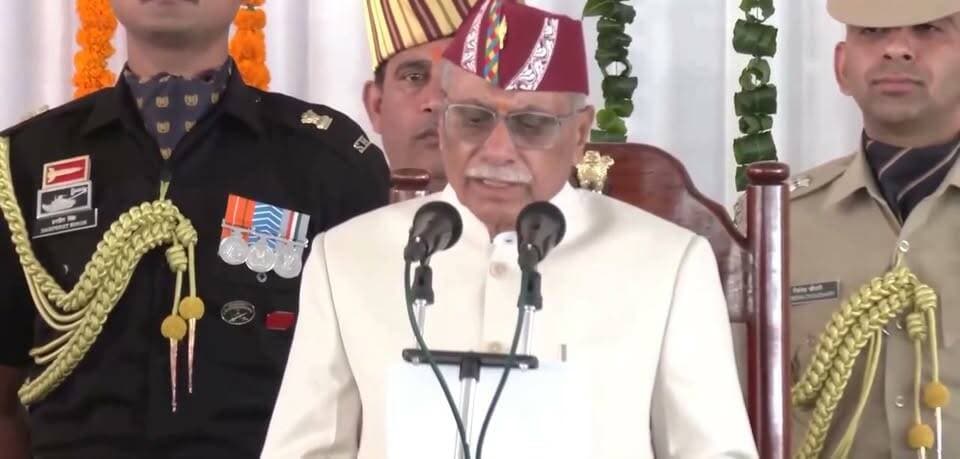 उत्तराखंड के 9वें राज्यपाल बने डॉ. ढाल सिंह बिसेन!
देहरादून के लोकभवन में आज एक गरिमामयी समारोह के दौरान डॉ. ढाल सिंह बिसेन ने उत्तराखंड के नए राज्यपाल के रूप में पद और गोपनीयता की शपथ ली।
समारोह में मुख्यमंत्री पुष्कर सिंह धामी और प्रदेश के कई वरिष्ठ अधिकारी भी उपस्थित रहे।
#Uttarakhand #DhalSinghBisen #UttarakhandGovernor #GovernorOathCeremony #LokBhavan #Dehradun #PushkarSinghDhami #UttarakhandNews