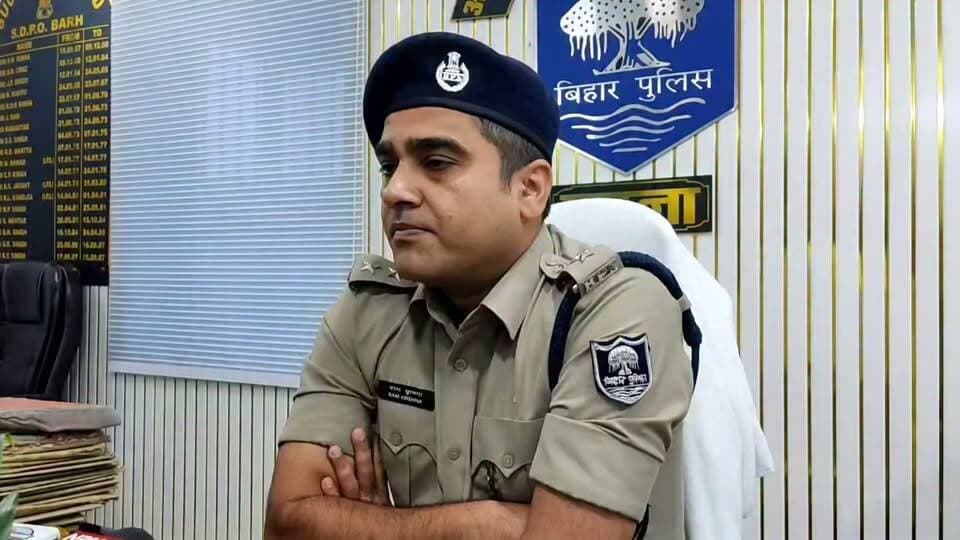 मोकामा विधायक अनंत सिंह अनुज कुमार सिंह और कर्मवीर सिंह पर आदर्श आचार संहिता उल्लंघन मामले में बाढ़ थाने में दो और मोकामा थाने में एक मामला दर्ज