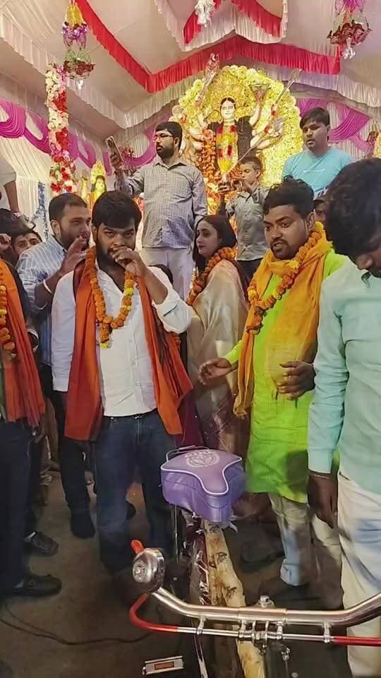 #जिला पंचायत #सदस्य #विनीता रावत ने #ठेऊंगी भवनियापुर में भी दी साइकिल भक्तों की रही भीड़