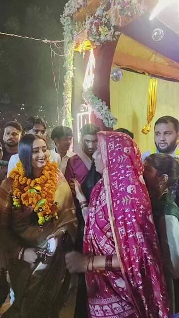#ठेऊंगा समीप #दुनिया के पुरवा में #जिला #पंचायत #सदस्य #विनीता #रावत व उनके पति #अजय #रावत ने #रामनवमीं के अवसर पर काजल चौहान को दी #साइकिल दिखा सराहनीय कार्य