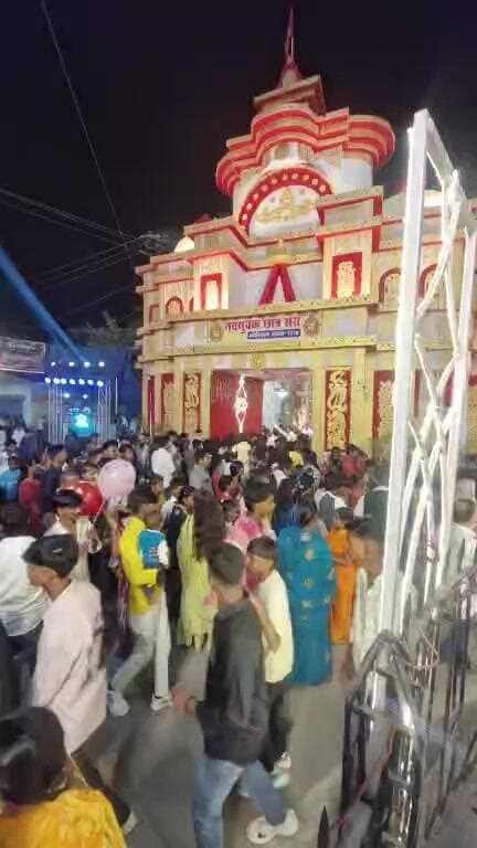 नवयुवक छात्र संघ पूजा पंडाल ज्योति चौक आज नौवीं के दिन का नजारा