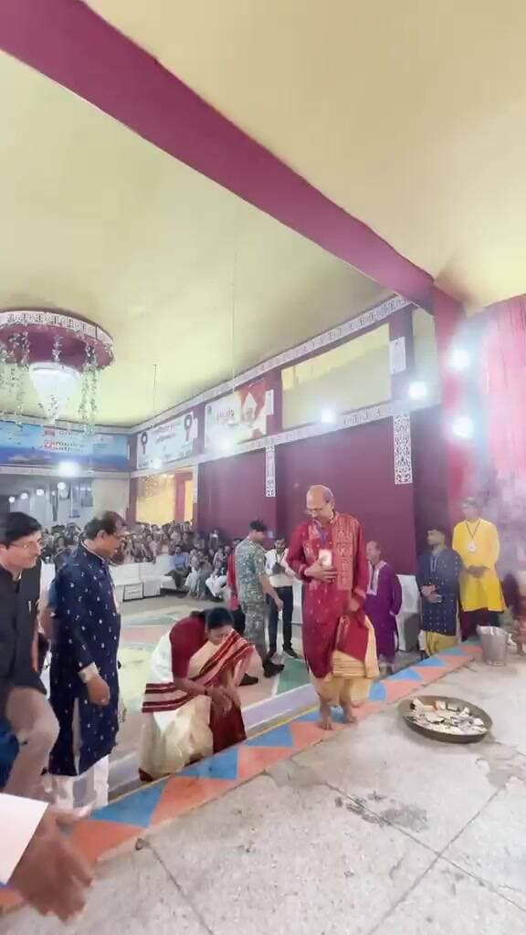 सीएम रेखा गुप्ता ने मिंटो रोड दुर्गा पूजा समारोह में लिया हिस्सा