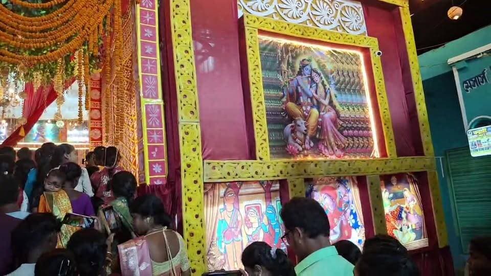 বীরভূমের কোটাসুর মোড় সার্বজনীন দুর্গোৎসব - থিম - রাজপ্রাসাদে মায়ের আগমন।