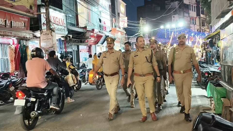 नगर में पूजा पंडालों और व्यस्त सड़कों पर CO के नेतृत्व में गश्त, बंगाल त्रासदी के सक्रियता बढ़ी, मनचलों पर लगाम लगाने को भी महिला पुलिस कर्मियों की तैनाती
आजमगढ़
https://abckhabar.in/?p=9062