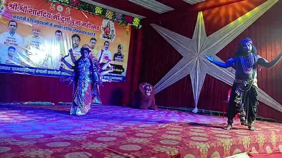 नानकमत्ता: श्री मां शारदिय दुर्गा पूजा महोत्सव उपलक्ष पर मंदिर वार्ड नंबर 4 बंगाली कॉलोनी में लाइव सीधा प्रसारण देखिए/झांकियां भी दिखाई जा रही है