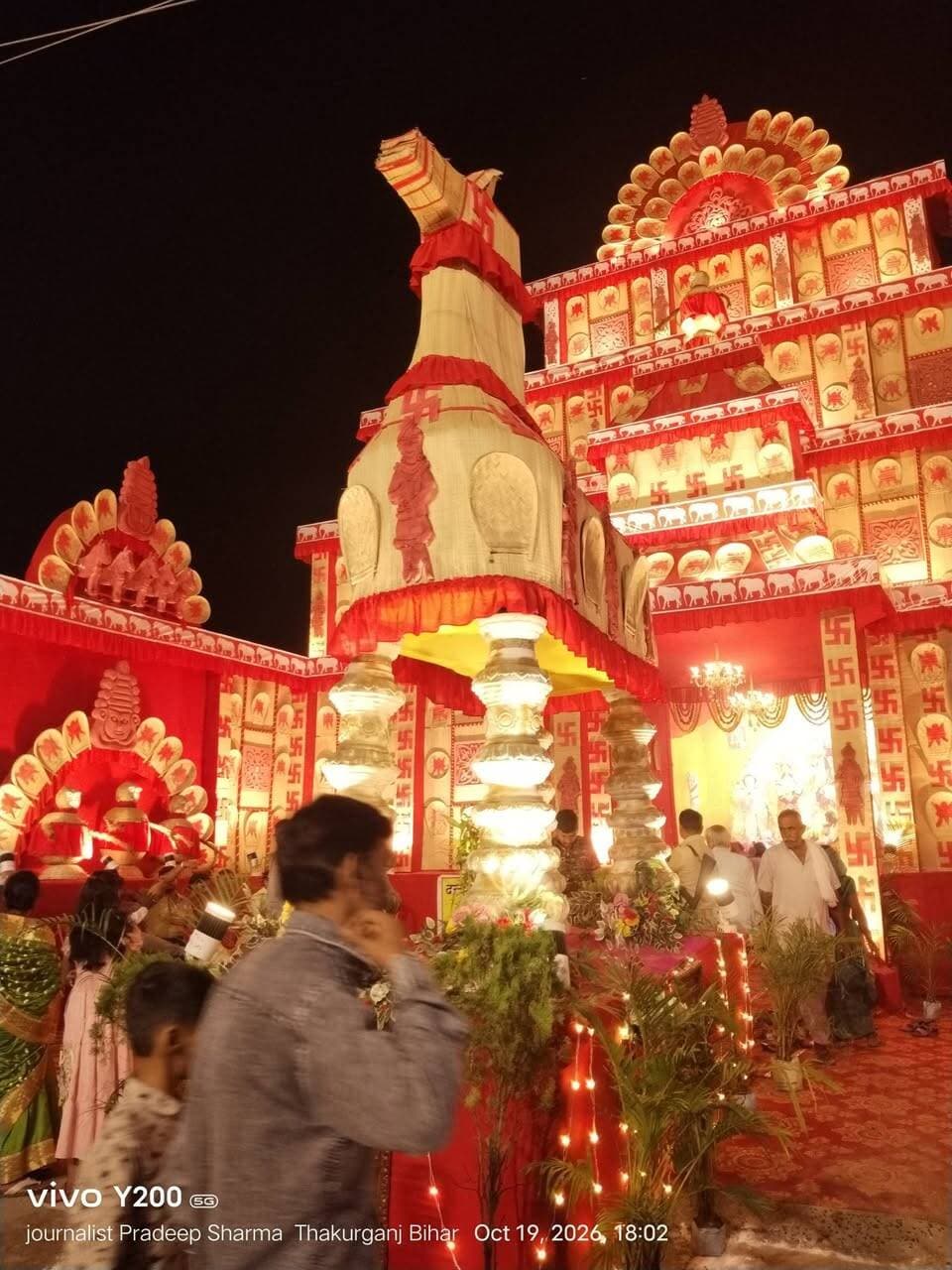 ठाकुरगंज नगर स्थित पूजा पंडाल,