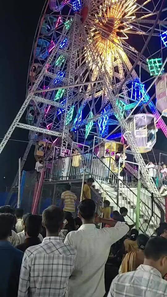 बख्तियारपुर के रबाइच स्थित दुर्गा पूजा महोत्सव में लगे झूला का आनंद। ।
#PatnaNews #Bakhtiyarpur #durgapuja #NewsUpdate #trendingreelsvideo #LocalNews #viralnews #virals