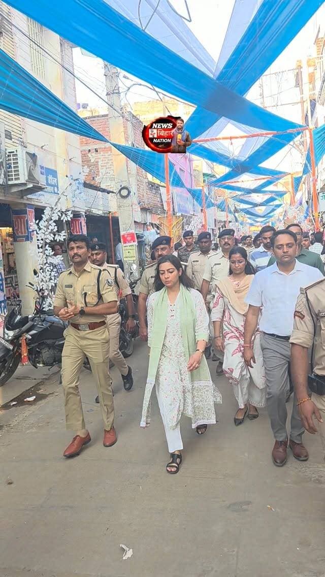 बैदराबाद बाजार में DM, SP का फ्लैग मार्च