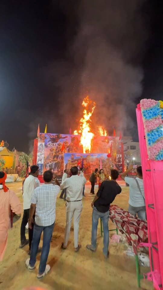 हनुमान जी ने जला दी लंका, बाराबंकी में रामलीला का सबसे भव्य नजारा! 🚩🚩
#barabanki #viral #barabankiupdates #viralpost