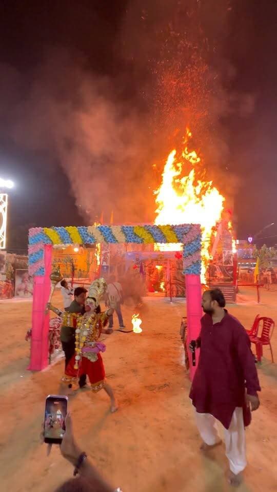 हनुमान जी ने जला दी लंका, बाराबंकी में रामलीला का सबसे भव्य नजारा! 🚩🚩
#barabanki #viral #barabankiupdates #viralpost
