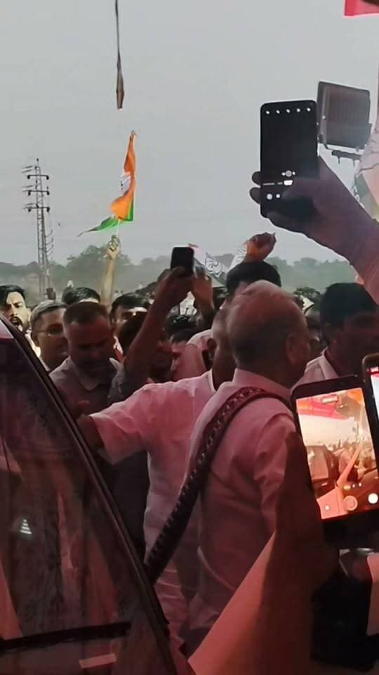 चामू पंचायत समिति में आयोजित बैठक में भाग लेने पहुंचे पूर्व सीएम अशोक गहलोत
Ashok Gehlot