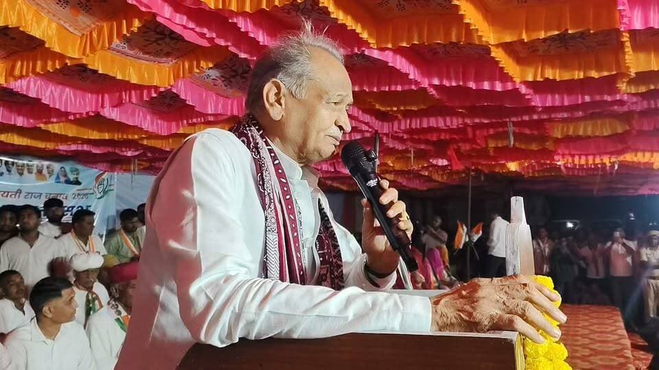 चामू में क्या बोले पूर्व सीएम अशोक गहलोत
Ashok Gehlot