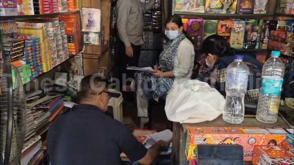 अजमेर में GST की बड़ी कार्रवाई, दो पटाखा कारोबारियों के ठिकानों पर सर्वे; लाखों की टैक्स चोरी की आशंका
#RajasthanNews #ajmer #LatestNews