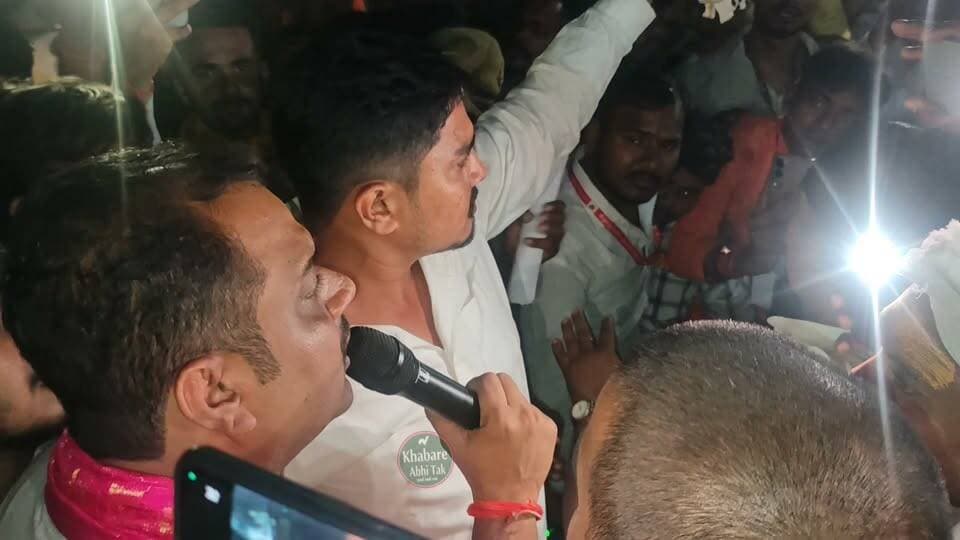 मऊ में विवाद बढ़ने पर भाजपा नेता प्रतीक जायसवाल ने दुर्गा पूजा समिति से मांगी माफी
#मऊ #दुर्गापूजा #प्रतीकजायसवाल #खबरेंअभीतक #KhabareAbhiTakb