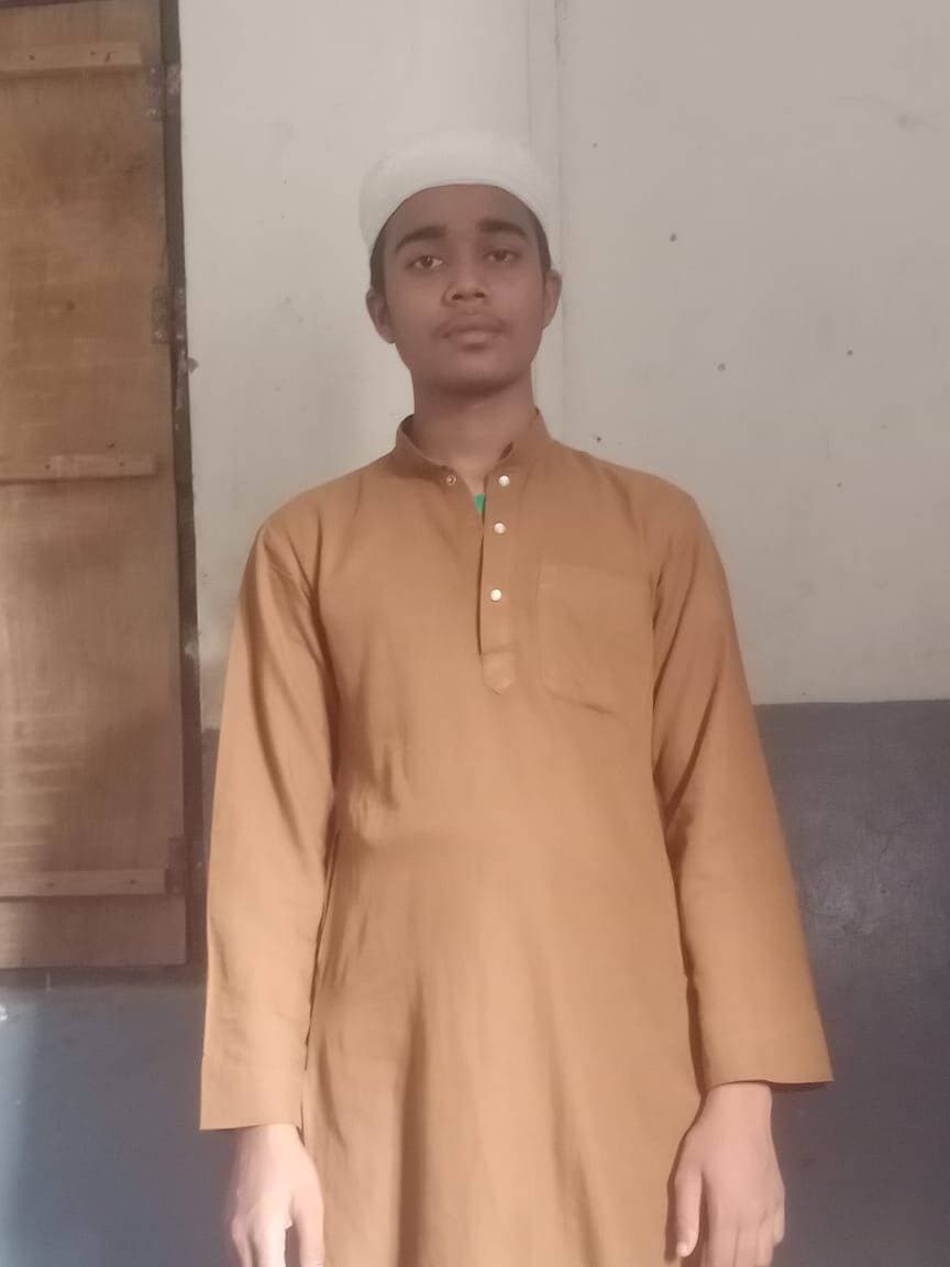 इस लड़के का नाम इनायतुल्लाह है जो 6_10 2026 शाम से मदरसे से गया था अभी तक वापस नहीं आया है जो भी भाई को यह लड़का नजर आए तो दिए हुए नंबर पर संपर्क करें 6202808911