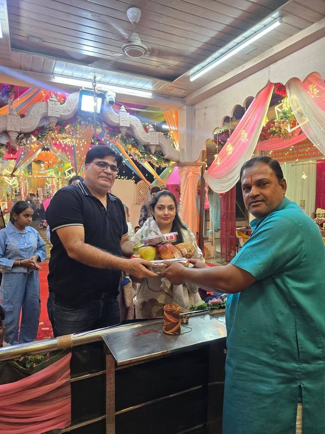 करम अस्पताल की संचालिका डॉ अंकिता जसूजा व डॉ अमित जसूजा ने श्री बालाजी बाबोसा मंदिर में पहुंचकर मां का आशीर्वाद प्राप्त किया