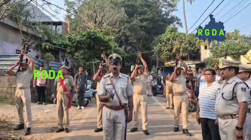ବୀର ଯବାନଙ୍କୁ ରାଜ୍ୟ ପୋଲିସର ଅନ୍ତିମ ସଲାମୀ, ସମ୍ପୂର୍ଣ୍ଣ ମର୍ଯ୍ୟାଦା ସହ ଶେଷକୃତ୍ୟ
#indianarmy #paramilitary #martyr #jawan #indianmilitary #rgda #rayagada #rayagadanews #odishanews #odianews #topnews #topstories #rayagadapolice