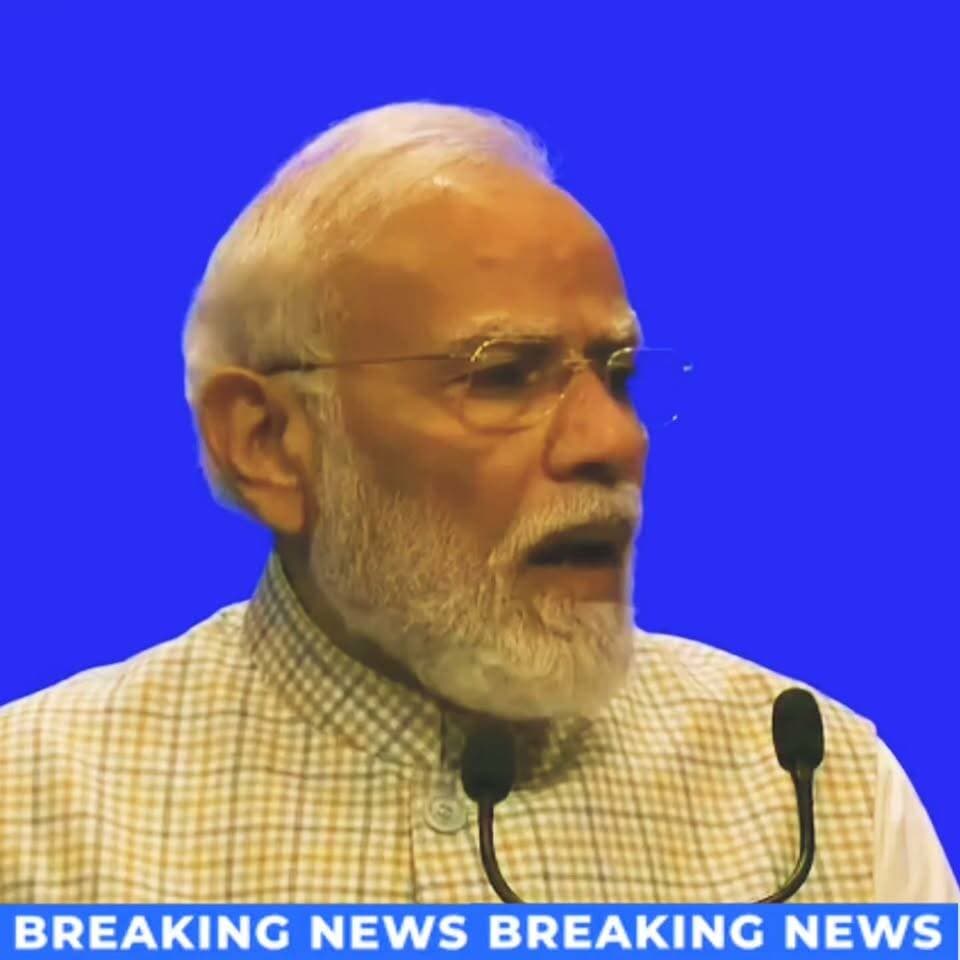 কিংবদন্তি অভিনেতা নানা পাটেকর ৭৫ বছর বয়সে গোয়ার নিজ বাসভবনে হৃদরোগে (Cardiac Arrest) আক্রান্ত হয়ে শেষ নিঃশ্বাস ত্যাগ করেছেন। প্রধানমন্ত্রী নরেন্দ্র মোদী তাঁর প্রয়াণে গভীর শোক প্রকাশ করে তাঁকে একজন সত্যিকারের ‘ক্রান্তিভী’ হিসেবে অভিহিত করেছেন, যিনি তাঁর কাজের মাধ্যমে সমাজের বিভিন্ন ত্রুটি ও অন্যায়ের বিরুদ্ধে সোচ্চার হয়েছিলেন। তাঁর এই চিরবিদায়ে ভারতীয় চলচ্চিত্র জগতে নেমে এসেছে গভীর শোকের ছায়া।
তারিখ: ৮ই অক্টোবর, ২০২৬
আজকের এই মর্মান্তিক ও শোকাবহ মুহূর্তে BMG News Bangla পরিবারের পক্ষ থেকেও আমরা কিংবদন্তি এই শিল্পীর বিদেহী আত্মার চিরশান্তি কামনা করি এবং তাঁর শোকসন্তপ্ত পরিবার ও ভক্তকুলের প্রতি জানাই আমাদের গভীর সমবেদনা। ওম শান্তি 🙏
#viralhastags
#NanaPatekar #BMGNewsBangla #BreakingNews #RestInPeace #PMModi #Tribute #IndianCinema #Bollywood #OmShanti #NewsUpdate
