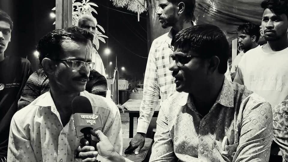 पंचायत चुनाव : पसूंद के मोखमपुरा में ग्रामवासी- सरकारी सिस्टम व नेताजी से तगड़े नाराज #rajsamandnews
राजसमंद जिले के पसूंद ग्राम पंचायत के मोखमपुरा गांव में ग्रामीणों से बात की गई। विकास कार्यों को लेकर लोगों में गहरी नाराजगी देखी गई।
Gram panchayat Pasund
Village News
Panchayat Chunav
Election 2026
Pasund Village
Sarpanch election
Rajsamand News
Rajasthan Panchayat election
Panchayatiraj chunav