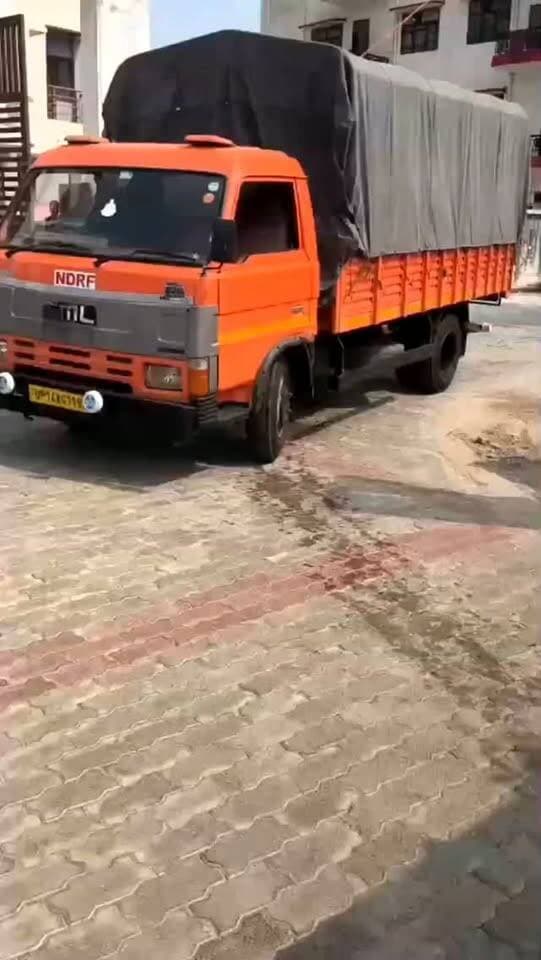 पुलिस अधीक्षक जालौन सुरेश चन्द्र रावत की उपस्थिति में पुलिस लाईन उरई में एनडीआरएफ, जनपदीय पुलिस, स्वास्थ्य विभाग एवं अग्निशमन विभाग की टीमों ने संयुक्त रूप से त्वरित राहत व बचाव कार्यों का सजीव प्रदर्शन (Live Demonstration) किया। इस अवसर पर अपर पुलिस अधीक्षक जालौन डॉ0 ईशान सोनी, सहायक कमांडेंट एनडीआरएफ व क्षेत्राधिकारी नगर राजीव शर्मा, क्षेत्राधिकारी कालपी राजेश कमल, क्षेत्राधिकारी लाईन सदानन्द व सीफओ उपस्थित रहे ।
#JalaunPolice #UPPoliceInNews
#uppinaction #ADGZoneKanpurInNews
#igrangejhansi