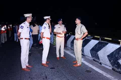 అదిలాబాద్ అర్బన్: ఆదిలాబాద్లో ఘనంగా దుర్గాదేవి నిమజ్జనం: ప్రశాంతంగా కొనసాగుతున్న కార్యక్రమం
