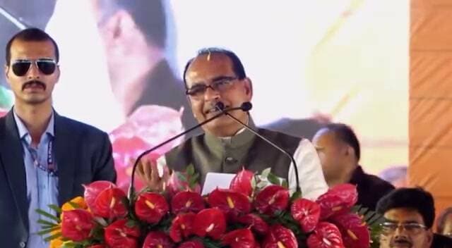 मामा शिवराज सिंह चौहान लगातार गरीबों के लिए आवास पक्के मकान दे रहे हैं,
लेकिन निचले स्तर के कर्मचारी जैसे ग्राम पंचायत के चीफ सेक्रेटरी अपने अपने चुनिंदा लोगों और पैसे वाले अमीर लोगों की ही दे रहे हैं
फिलहाल आपको मिलाया नहीं आप कमेंट में बताएं