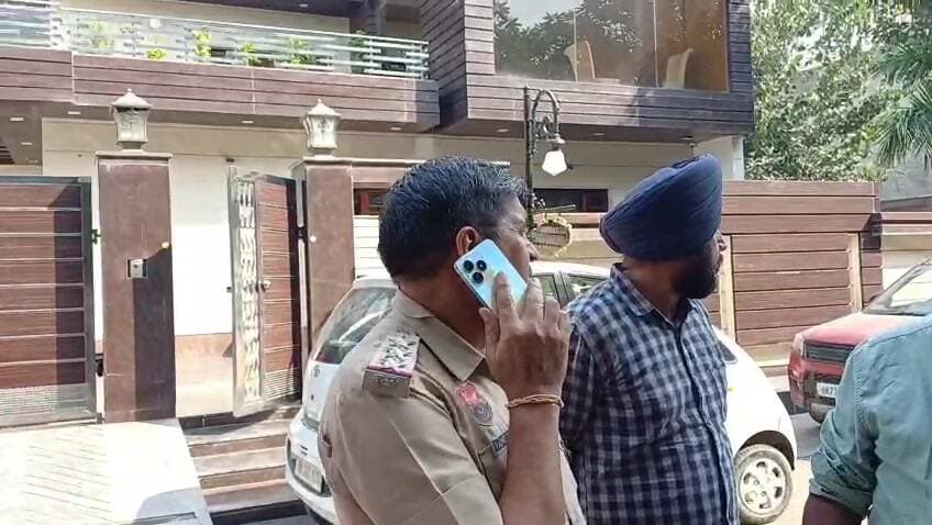 सिरसा: सिरसा में कारोबारी के घर से 80 तोले सोना और लाखों की लूट, पत्नी-बेटे को बनाया बंधक