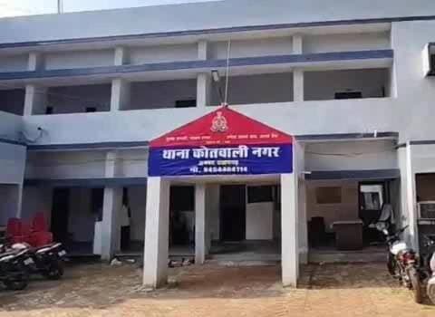 प्रतापगढ़: प्रतापगढ़ पुलिस को हाईकोर्ट ने अवैध दीवार 7 दिन में हटाने का आदेश दिया