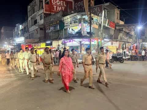 सिलवानी: दशहरे से पहले सिलवानी में फ्लैग मार्च, ड्रोन व सीसीटीवी से निगरानी तेज