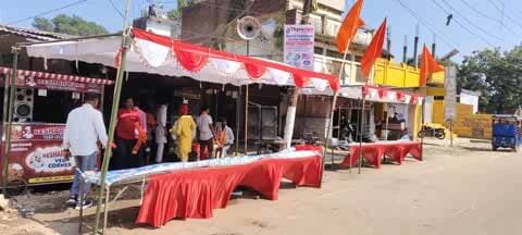 कुंडा: कुंडा में मां दुर्गा की विदाई पर जगह-जगह भंडारे और प्रसाद वितरण